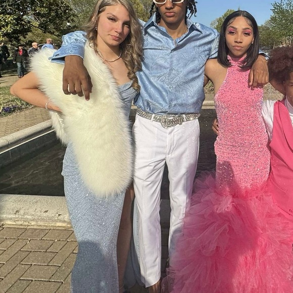 Blue Windsor dress with white fur - Picture 3 of 4